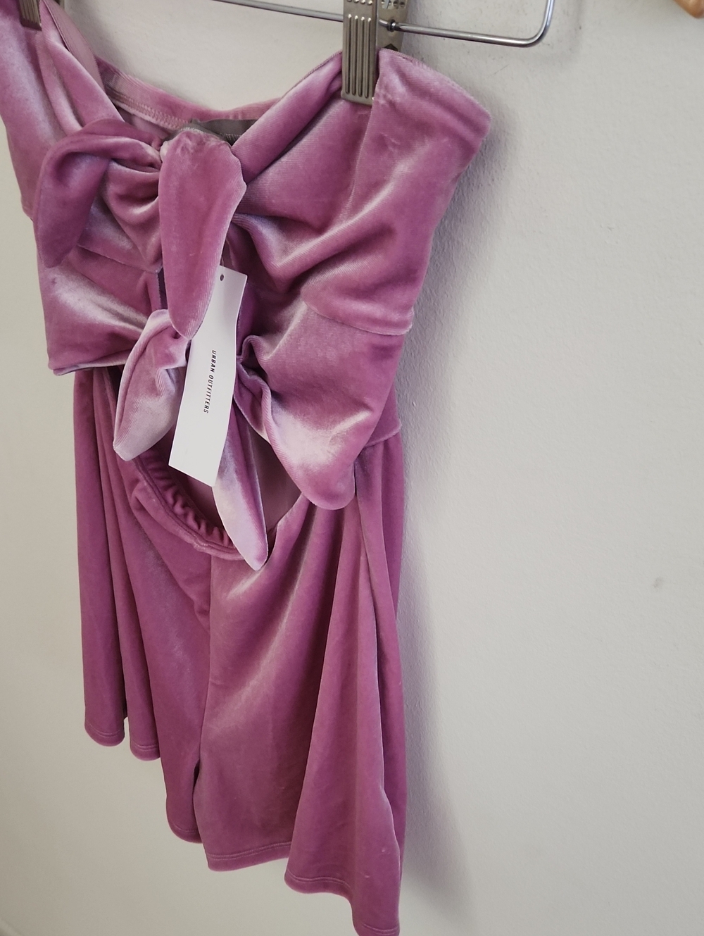 NWT Urban Outfittera Velvet Bow-Front Cut Out Tube Top Romper - Pink XS - Picture 6 of 8
